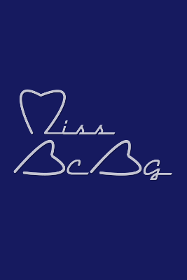 Miss BCBG Dark Blue High, par Xavier E. G. Dierick